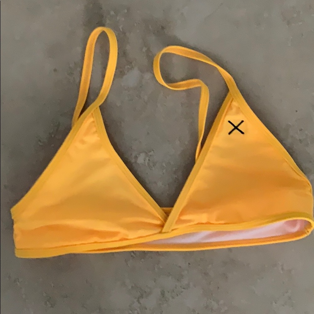 Boutinela fitted bikini top